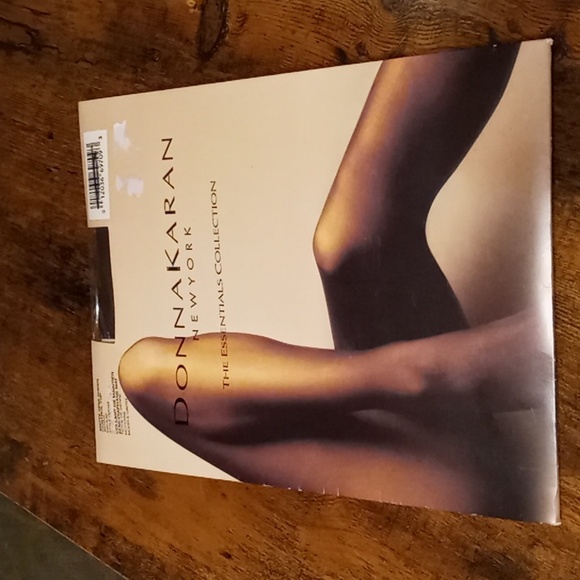 Donna Karan New York Accessories - NWT Medium Donna Karan New York Black Matte Semi Sheer Pantyhose